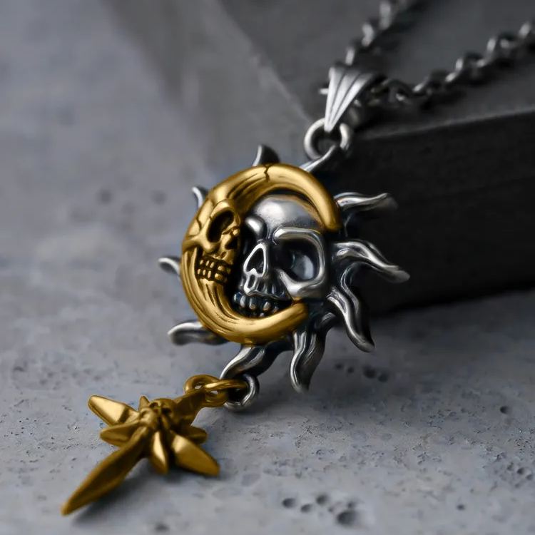 Totenkopf-Halskette „Ewiger Kreis“