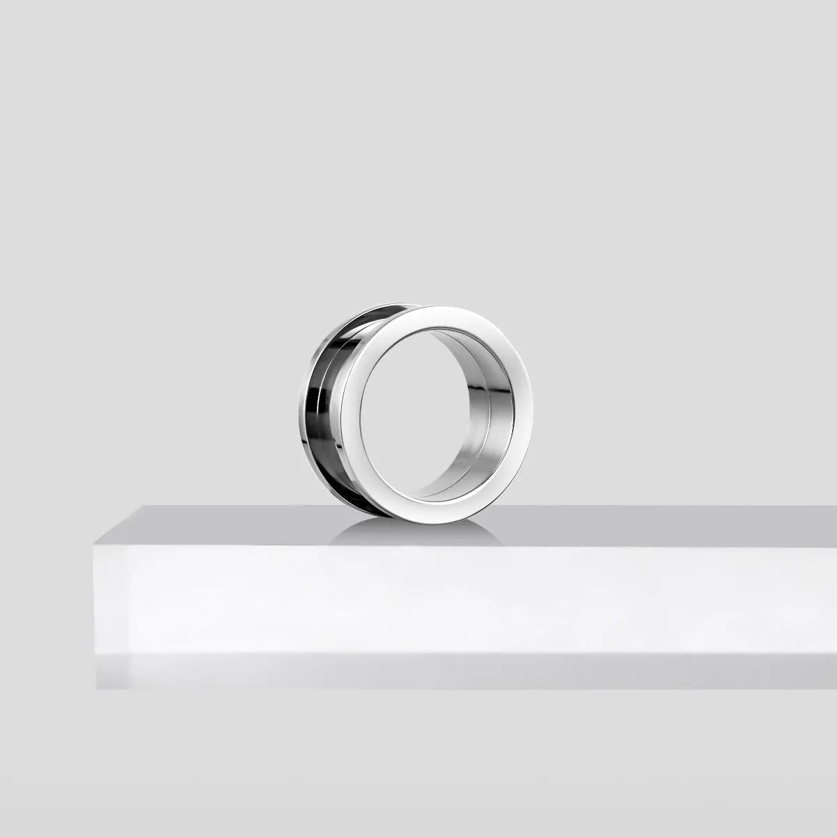 MINIMALIST CIRCLE TITANIUM TUNNELS
