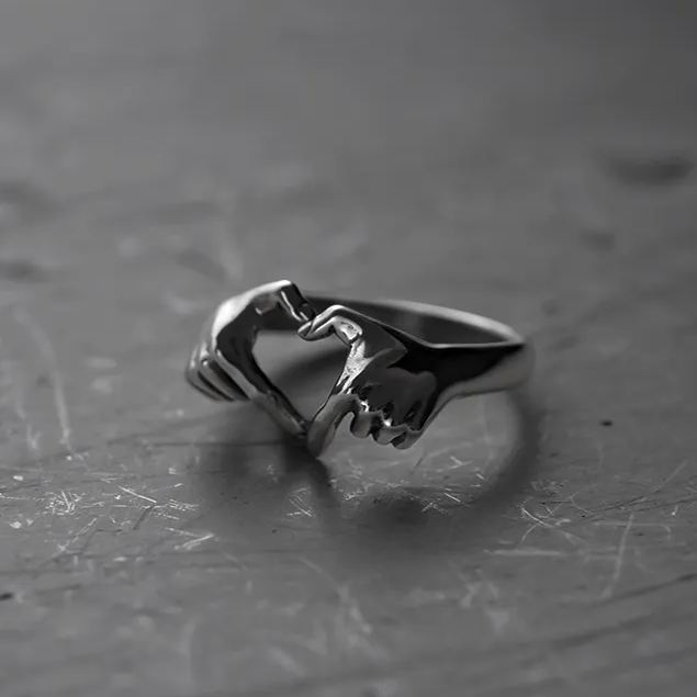 HEART CONNECTION RING