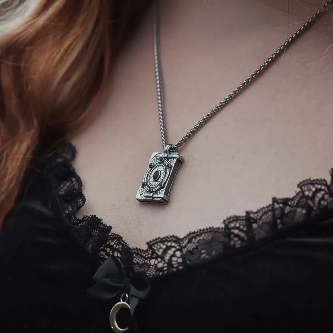 MYSTICAL HEXAGRAM NECKLACE