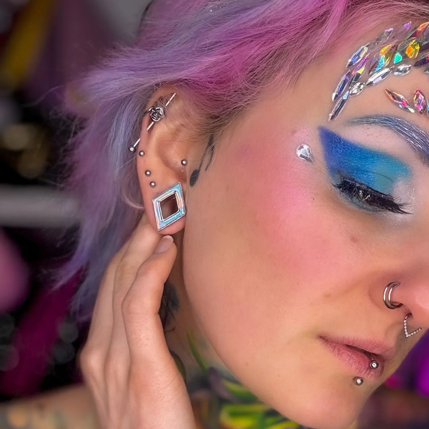 RHOMBUS IRIDESCENT TUNNELS