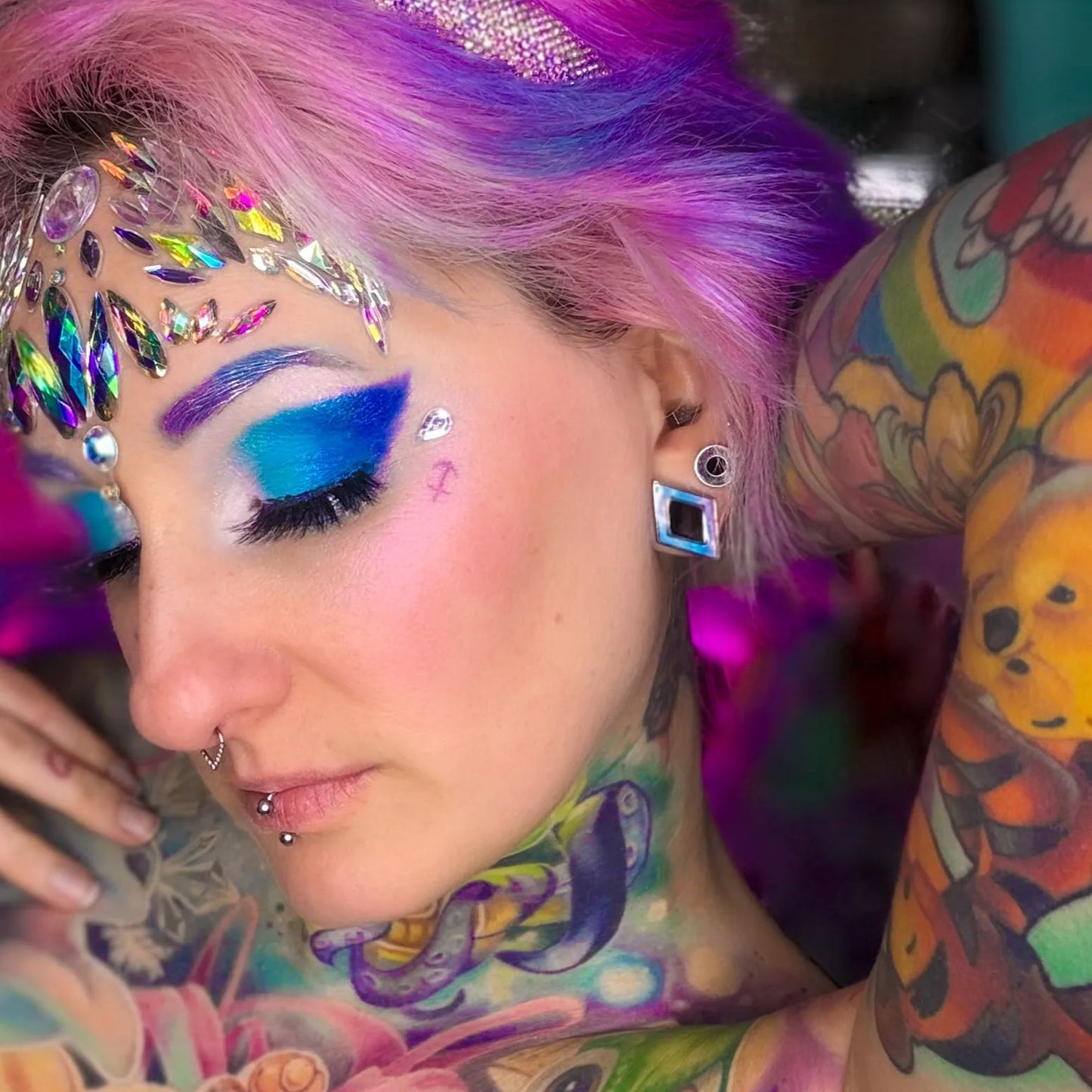 RHOMBUS IRIDESCENT TUNNELS