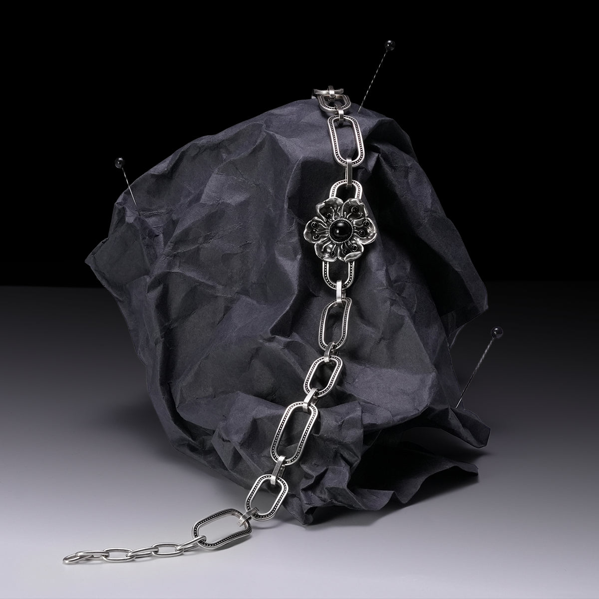 BOUND BLOOM CHOKER