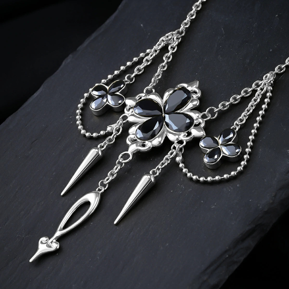 MIDNIGHT CLOVER NECKLACE