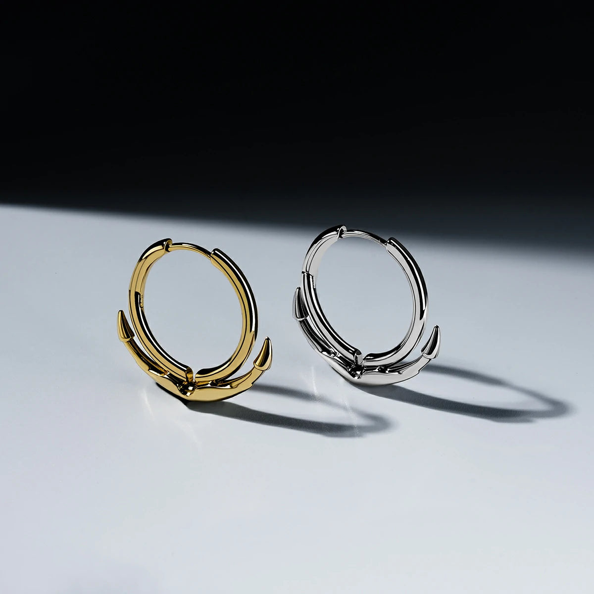 JOINT CLAW EARRINGS