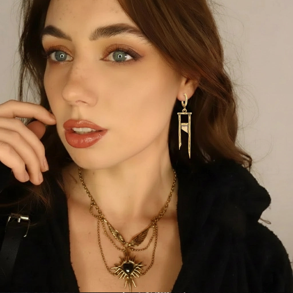 CHIC GUILLOTINE EARRINGS