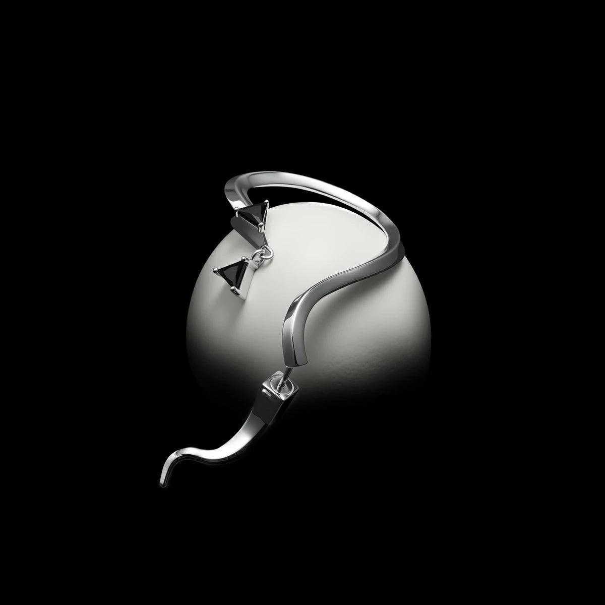 HOURGLASS FANG HANGERS