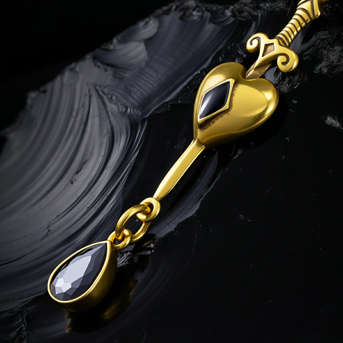 HEARTPIERCER EARRINGS