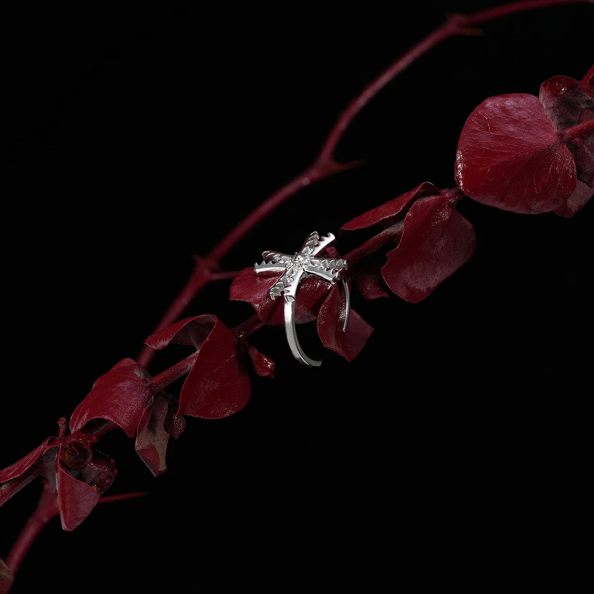 MANDIBLE CROSS RINGS