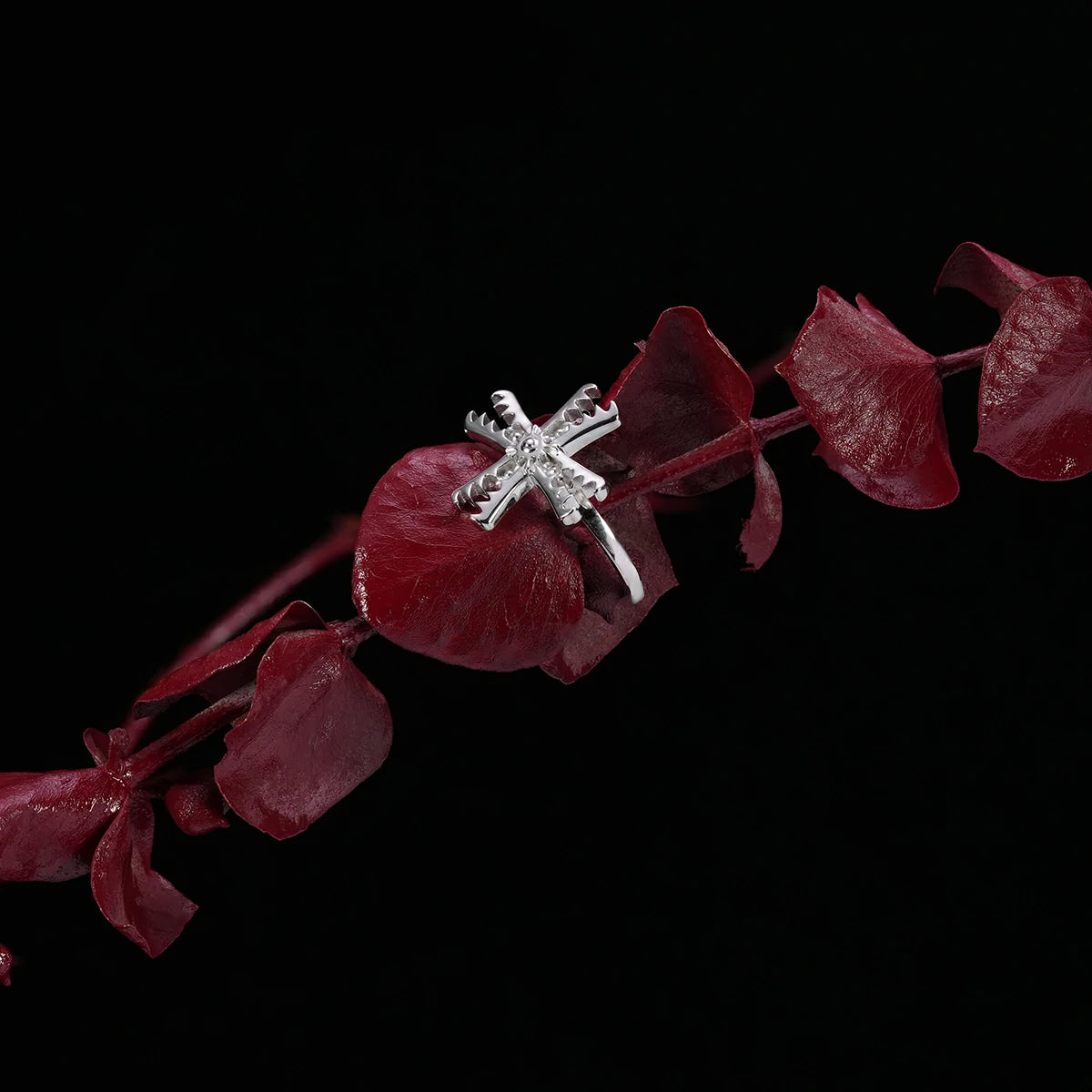 MANDIBLE CROSS RINGS