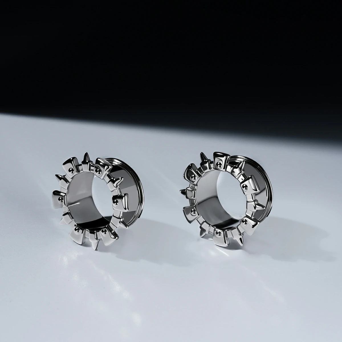 SPIKE RIM EAR TUNNELS