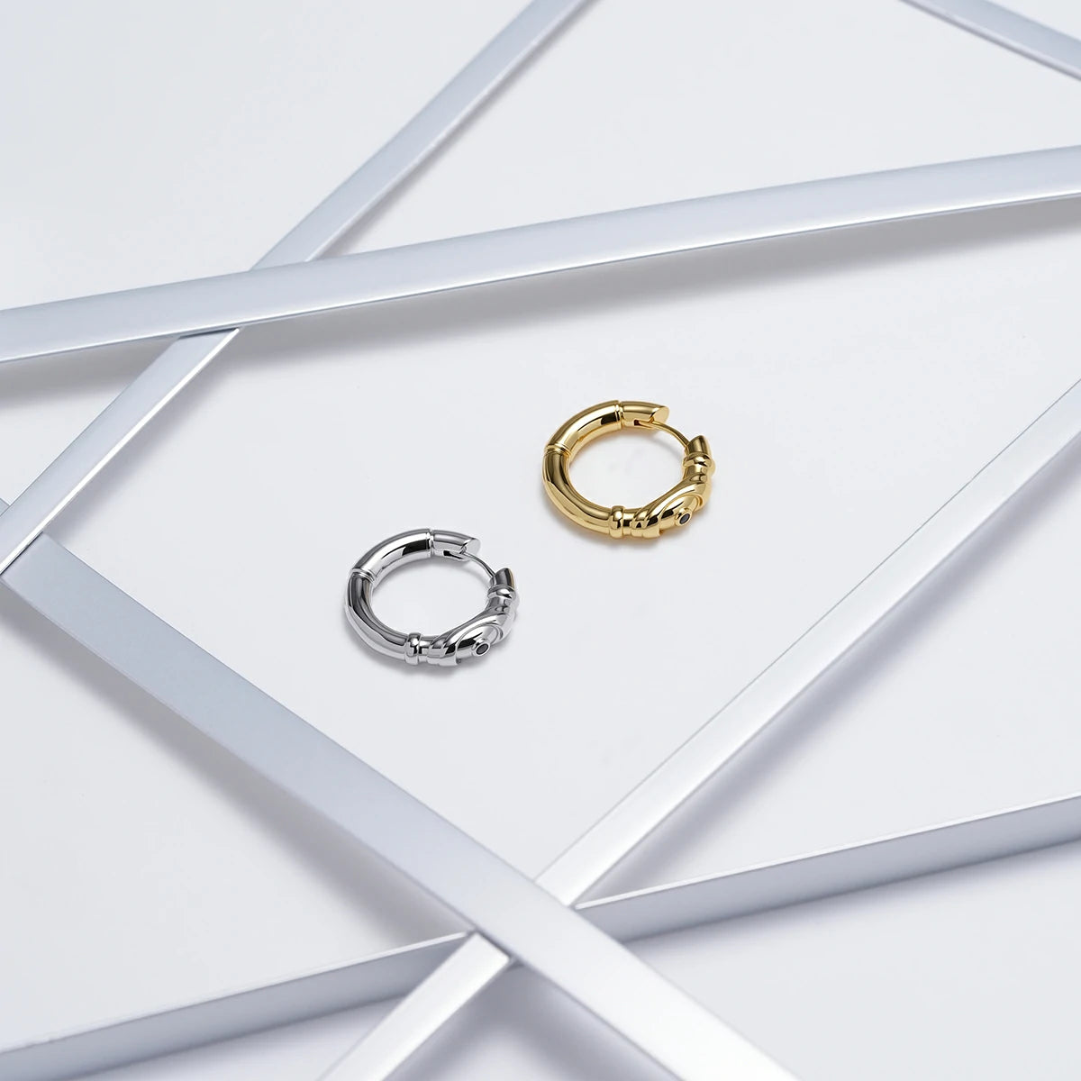 LAMINAR SEGMENT HOOP EARRINGS