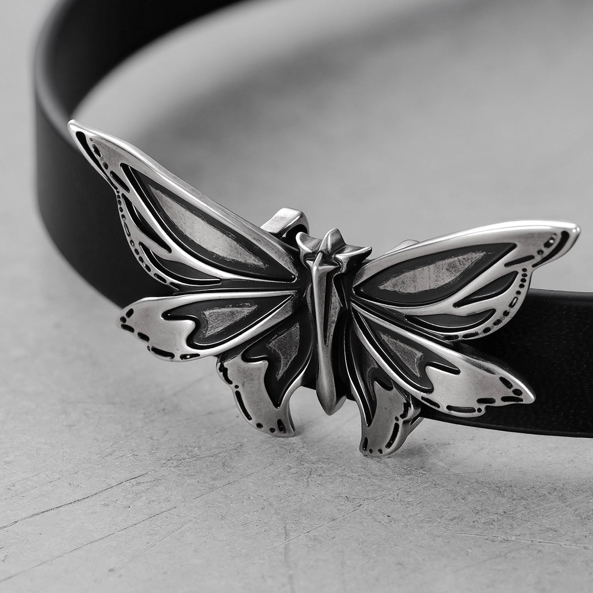 ETERNAL MOTH CHOKER
