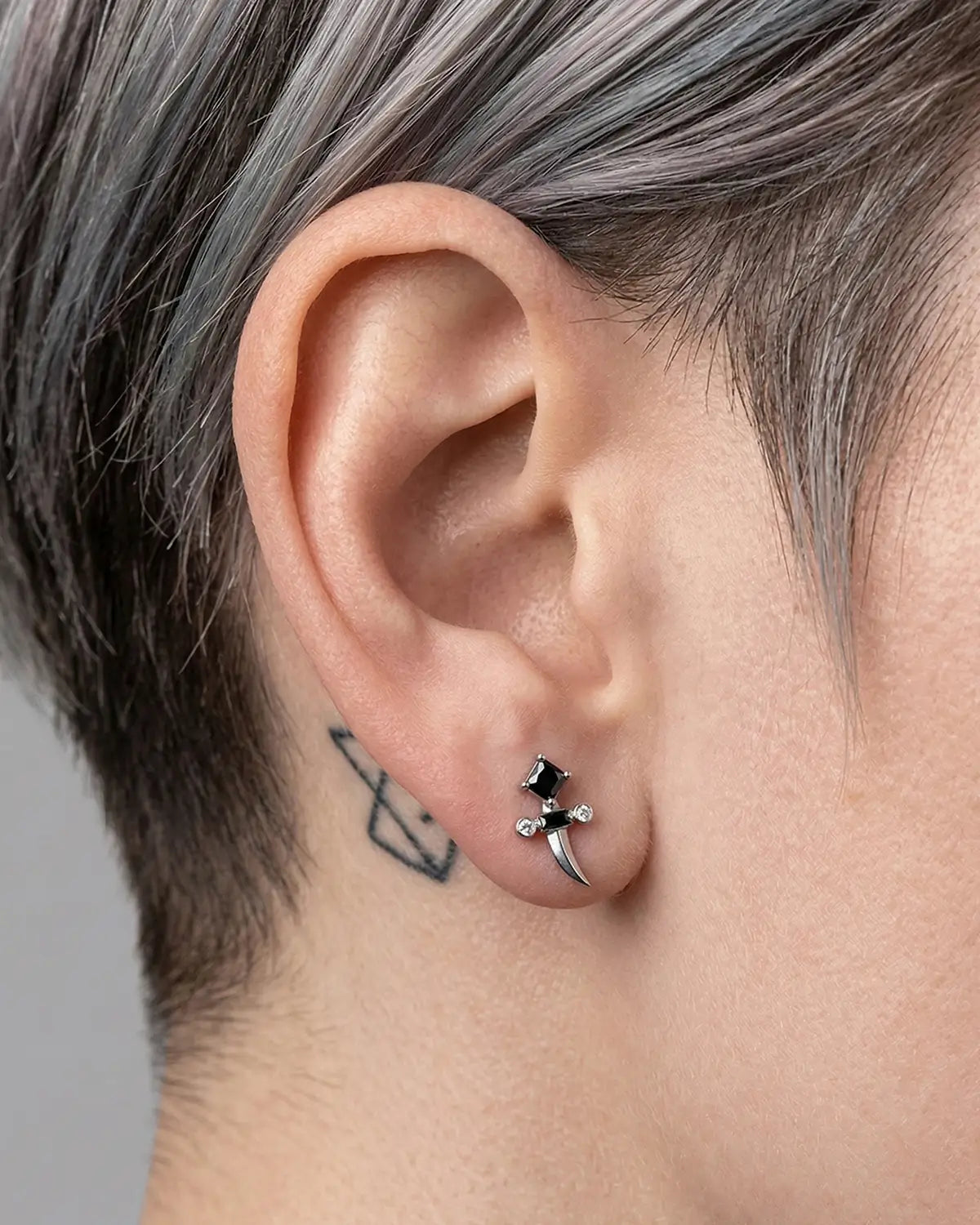 CRYSTAL DAGGER FLATBACK STUD