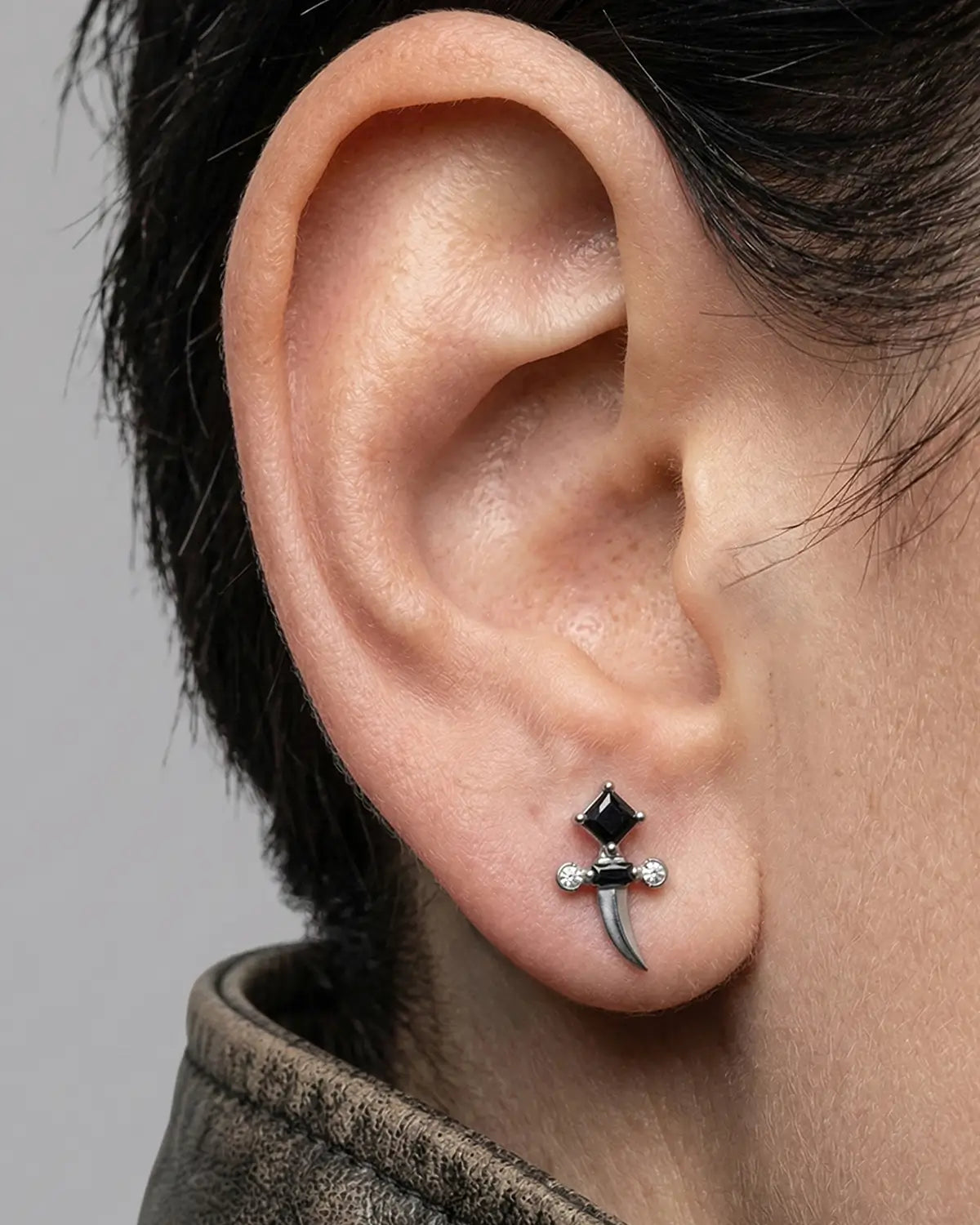 CRYSTAL DAGGER FLATBACK STUD