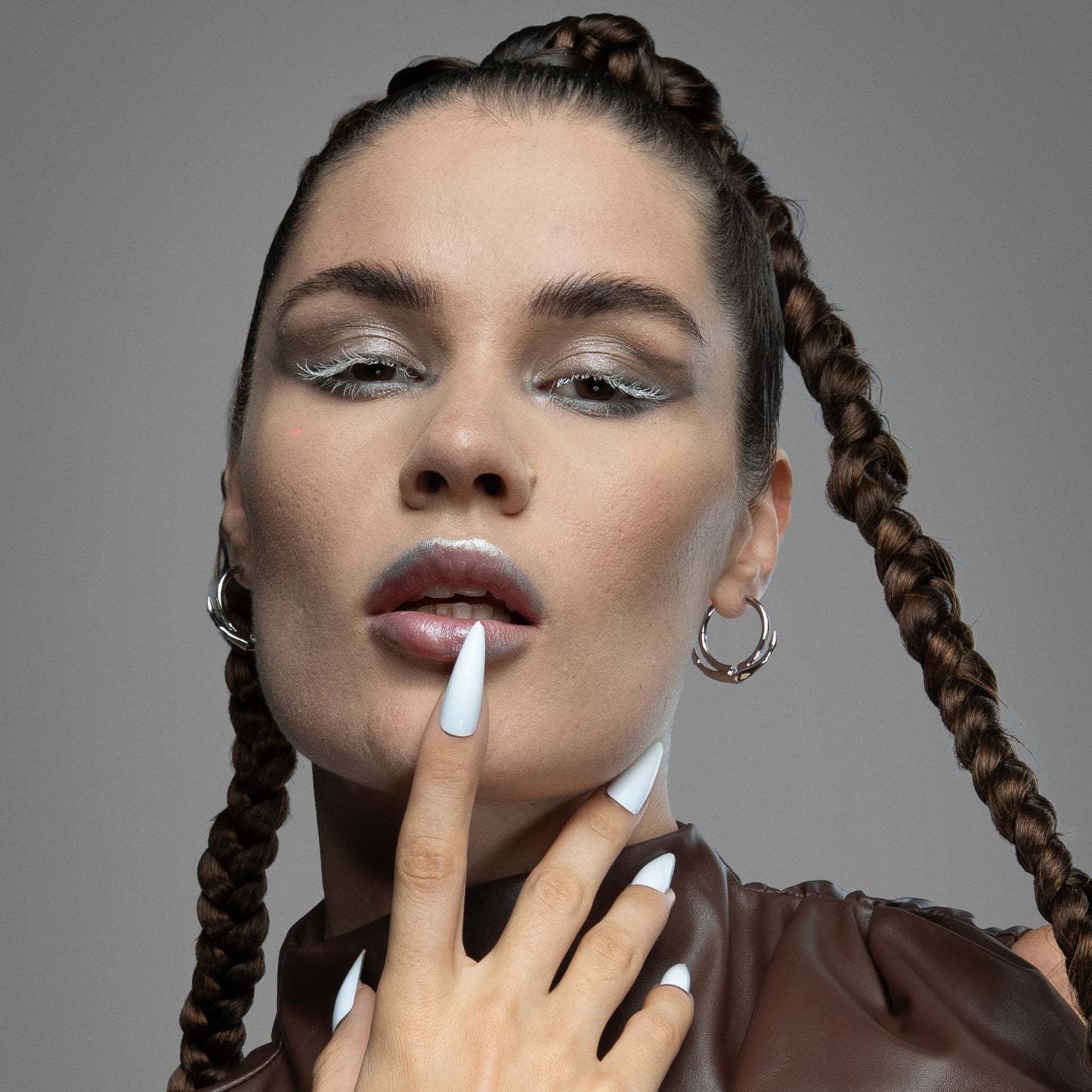 JOINT CLAW EARRINGS