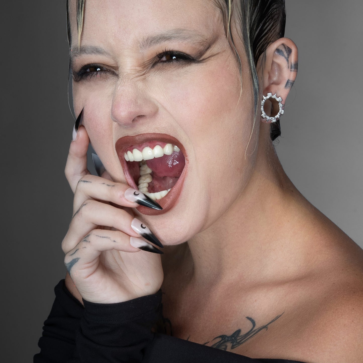 SPIKE RIM EAR TUNNELS