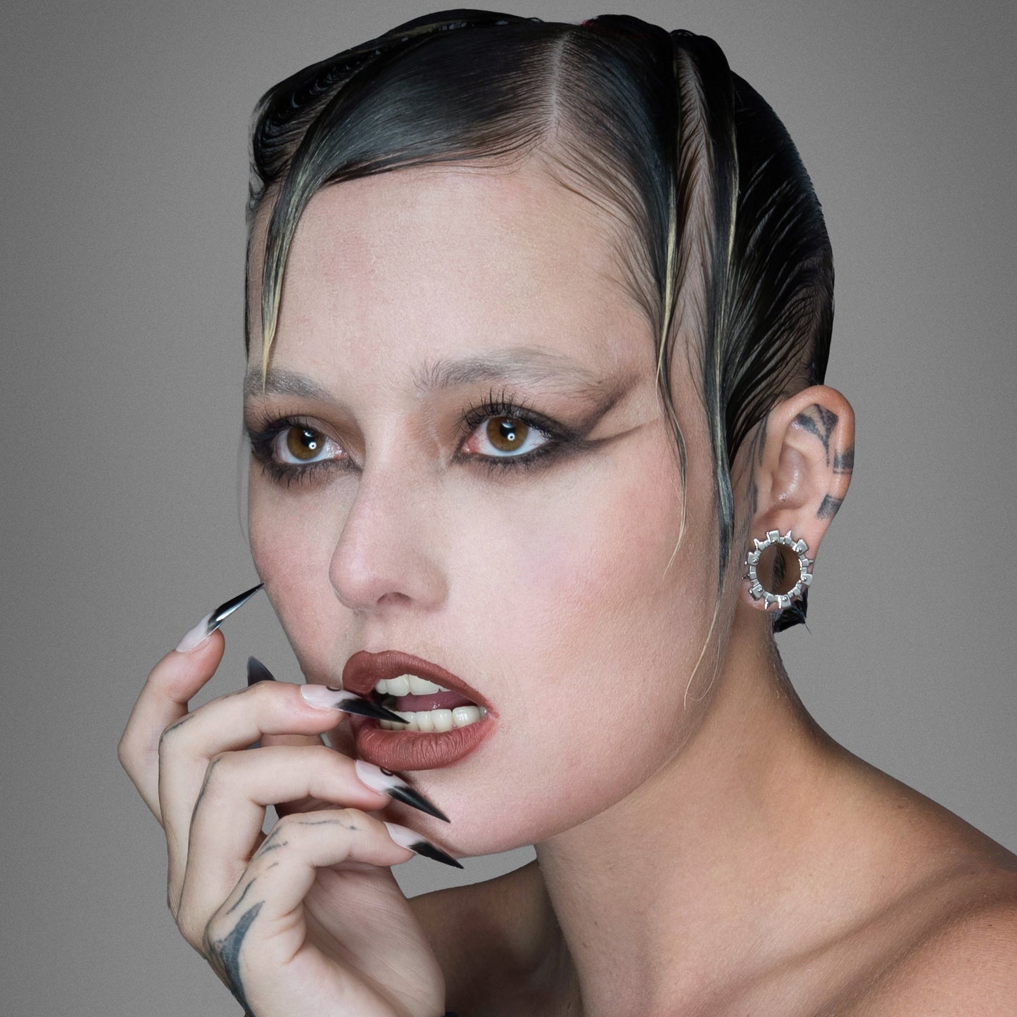 SPIKE RIM EAR TUNNELS