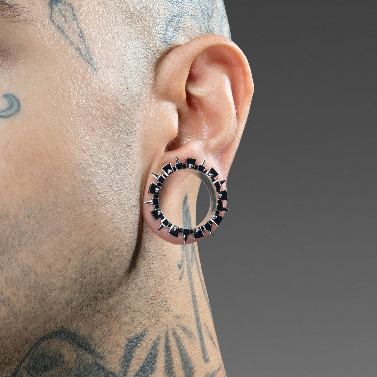 SPIKE RIM EAR TUNNELS
