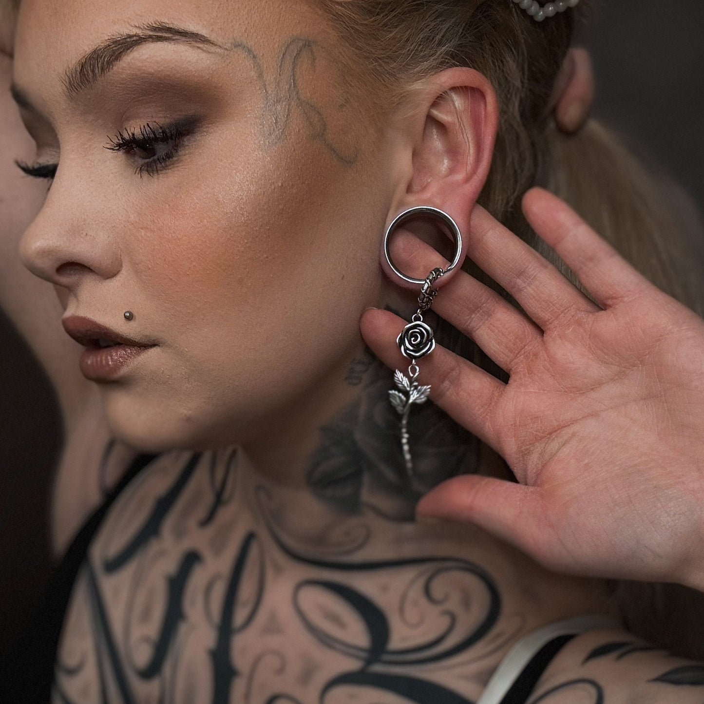 ELEGANT ROSE EARRINGS