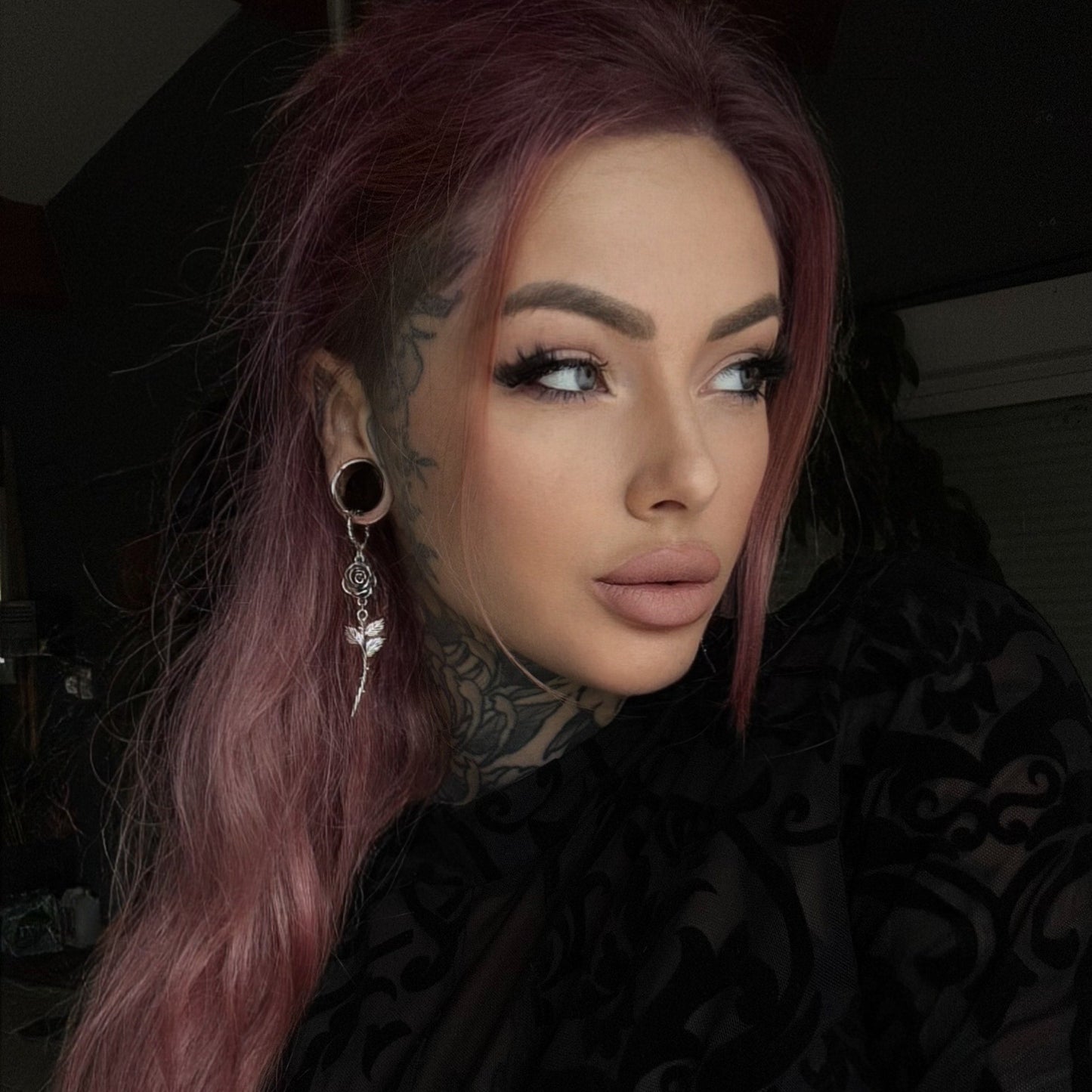 ELEGANT ROSE EARRINGS