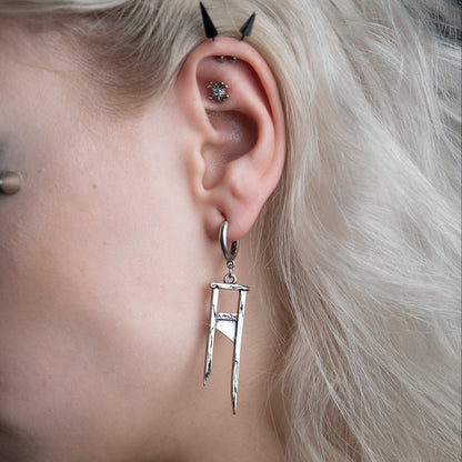 CHIC GUILLOTINE EARRINGS