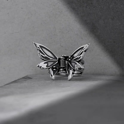 ETERNAL MOTH CLAW CLIP