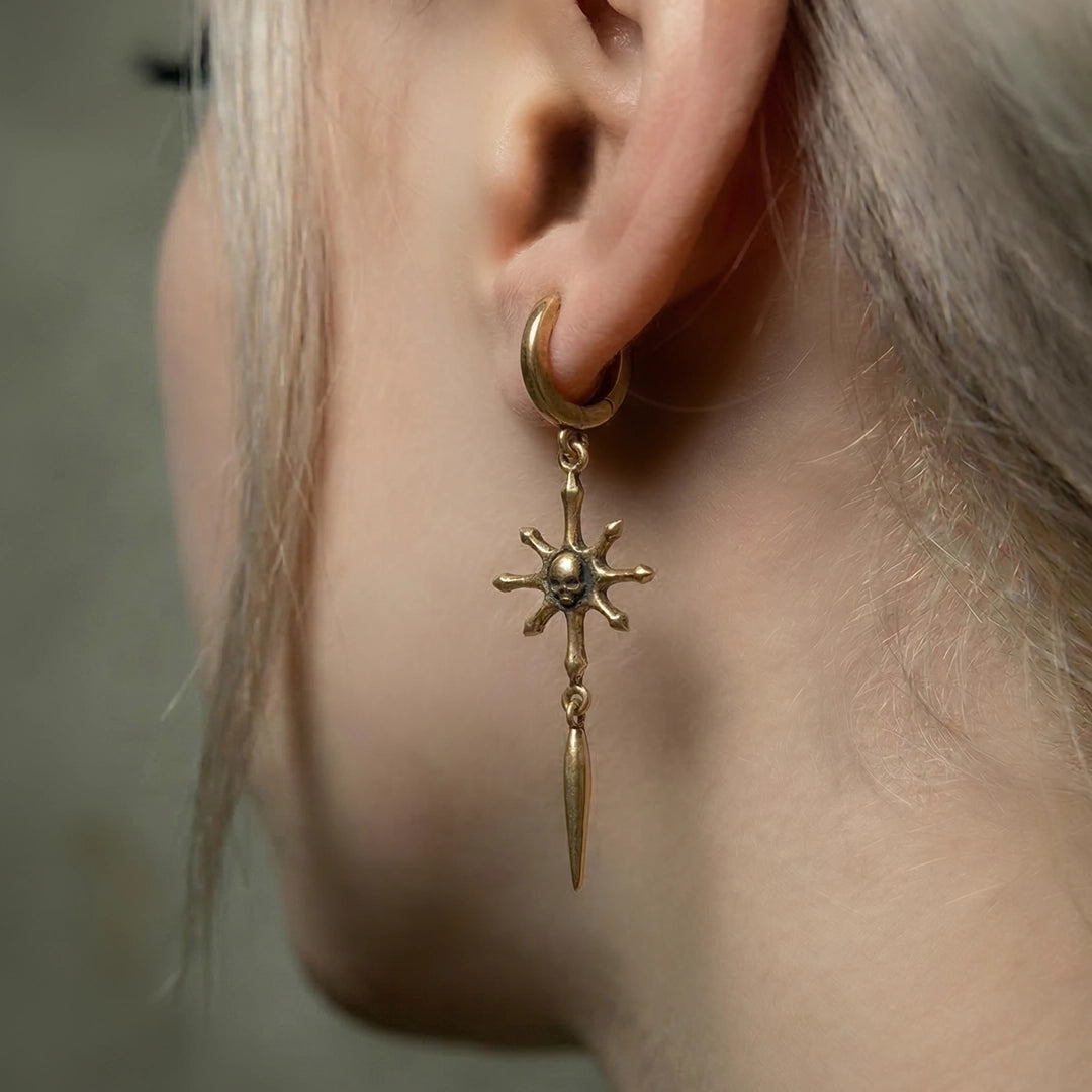 RADIANT SKULL SPEAR EARRINGS