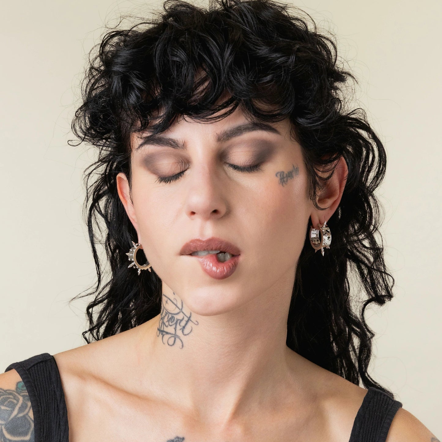 CROWN SPIRE HOOPS EARRINGS