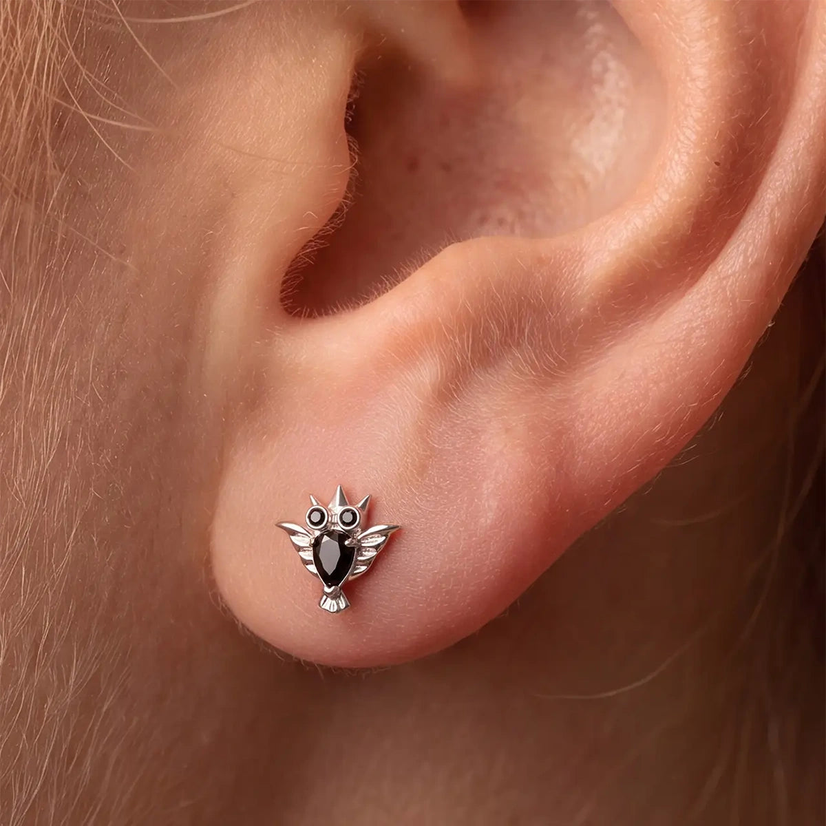 Silver with black cubic zirconia crystal owl titanium flatback stud, product view 2 – PUNKYOUTH