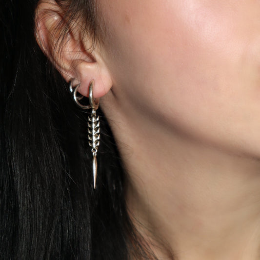 LONGINUS ABYSS STINGER EARRINGS (925 SILVER)