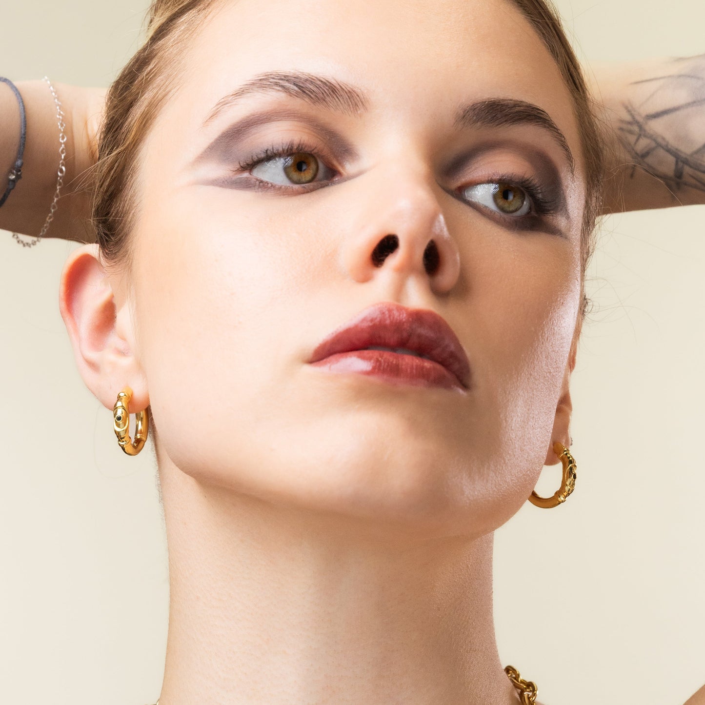 LAMINAR SEGMENT HOOP EARRINGS