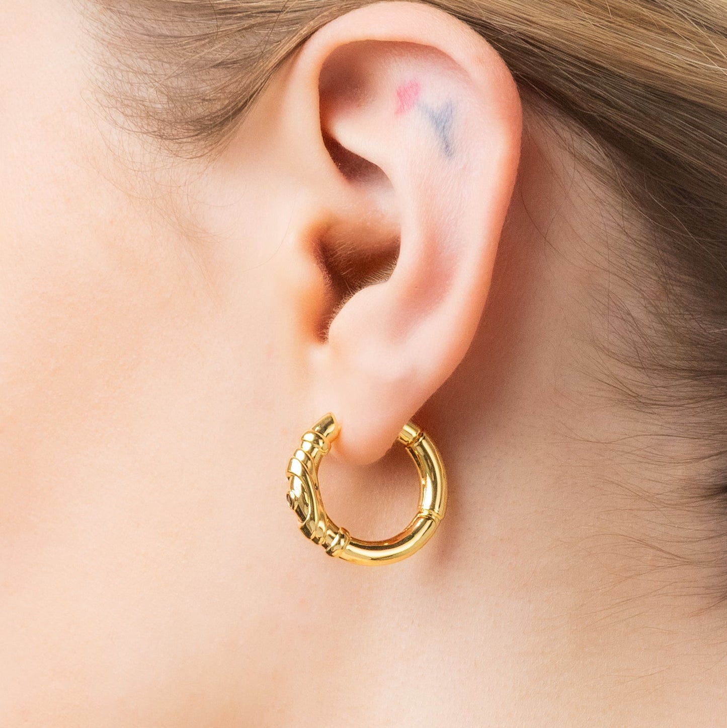 LAMINAR SEGMENT HOOP EARRINGS