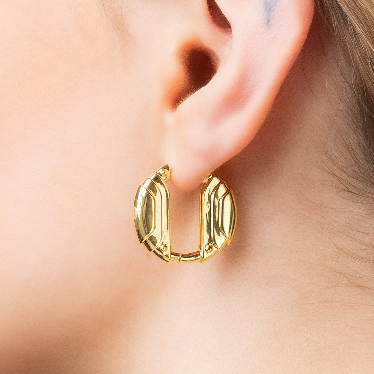 LAMINAR GUARD HOOP EARRINGS