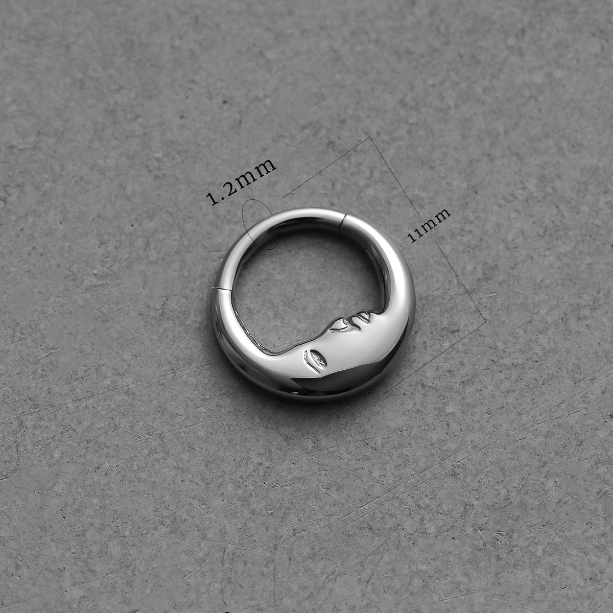 Silver Serene Face titanium clicker with gauge and diameter measurements